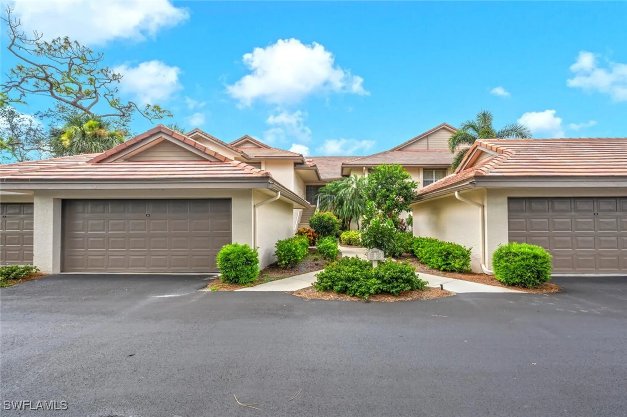 Property Slideshow image 34 of 50 | 26901 wedgewood dr 101, Bonita Springs, FL, 34134