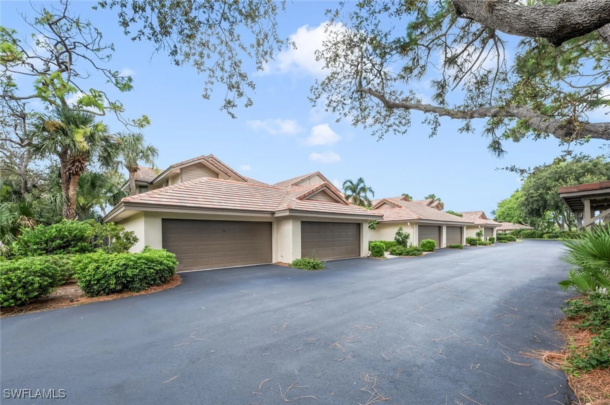 Property Slideshow image 32 of 50 | 26901 wedgewood dr 101, Bonita Springs, FL, 34134