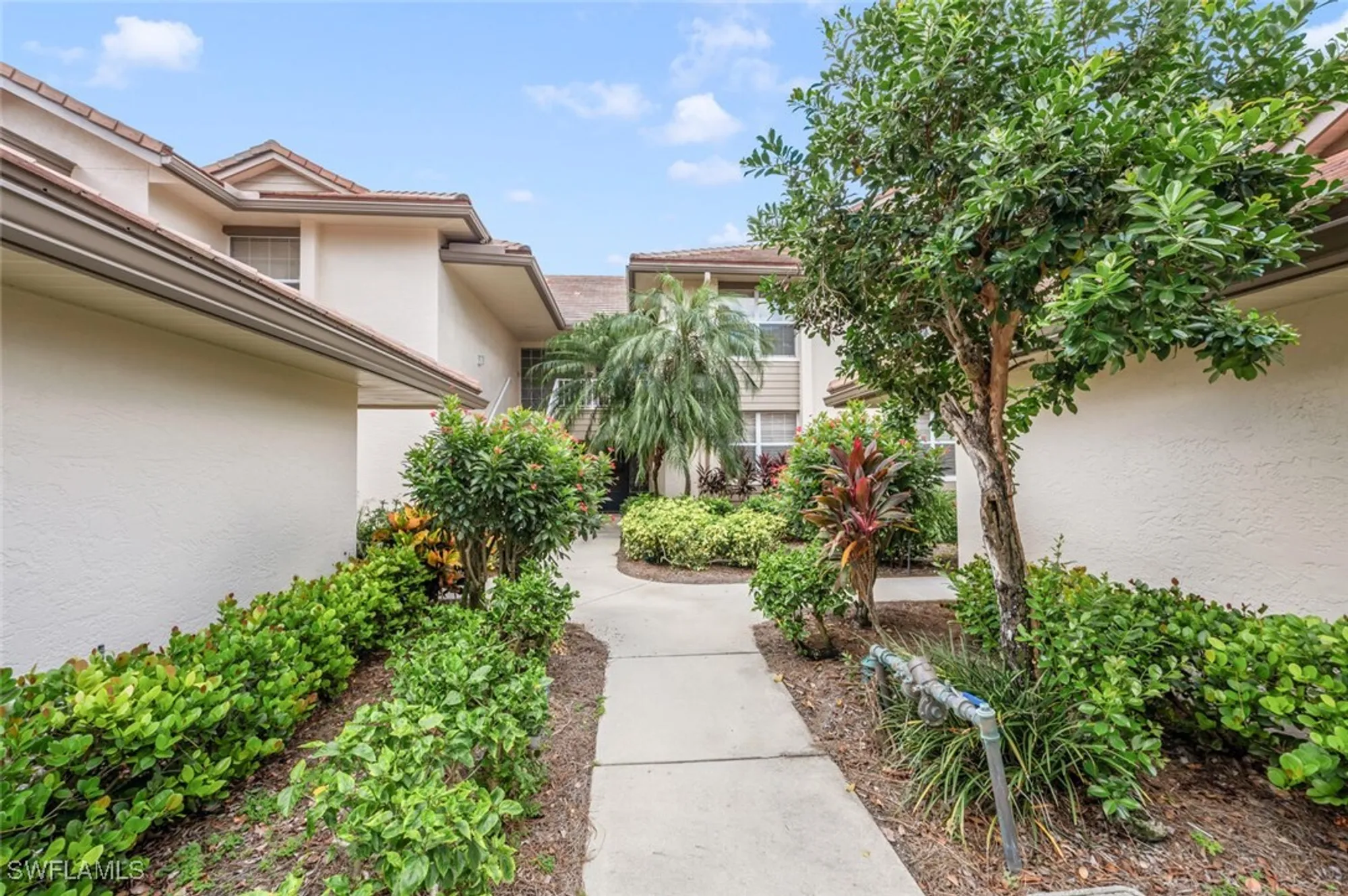 Property Slideshow image 33 of 50 | 26901 wedgewood dr 101, Bonita Springs, FL, 34134