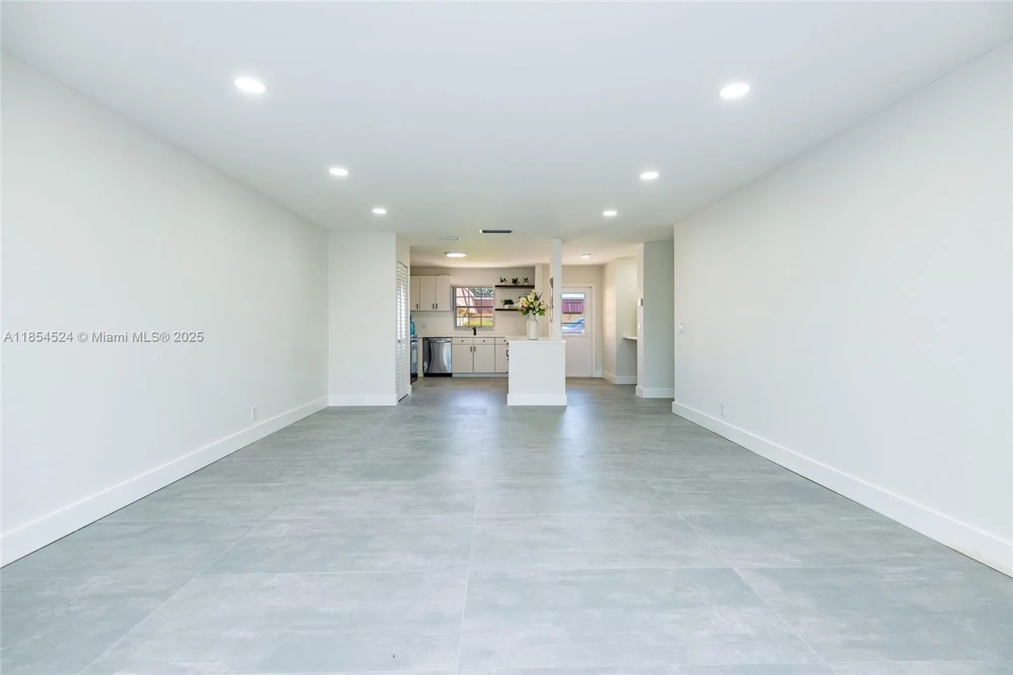 Property Slideshow image 14 of 44 | 604 laconia cir b, Lake Worth, FL, 33467