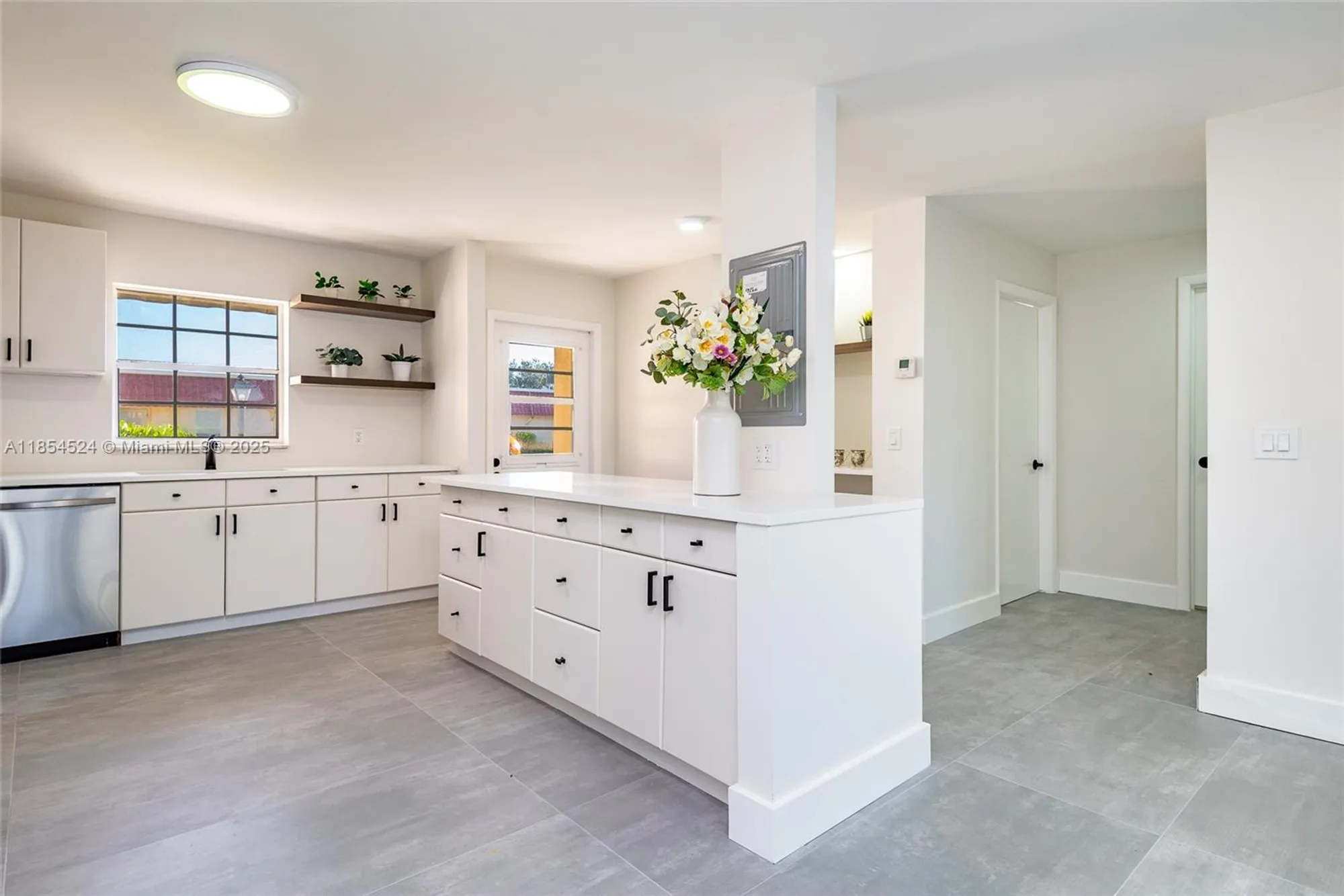 Property Slideshow image 16 of 44 | 604 laconia cir b, Lake Worth, FL, 33467