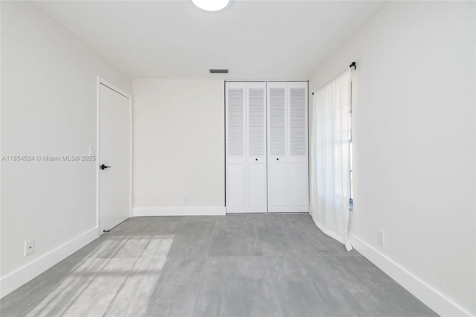 Property Slideshow image 18 of 44 | 604 laconia cir b, Lake Worth, FL, 33467