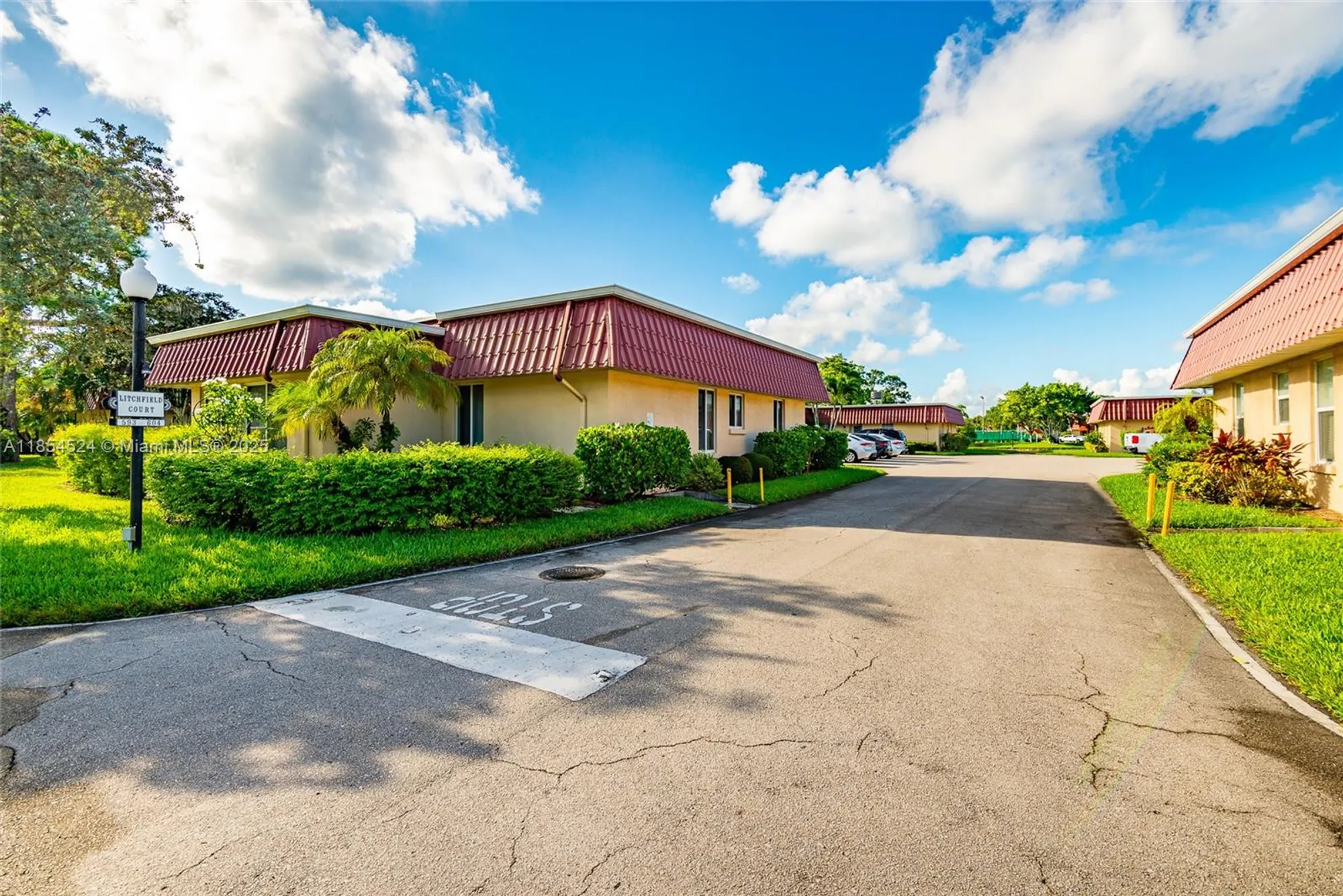 Property Slideshow image 24 of 44 | 604 laconia cir b, Lake Worth, FL, 33467