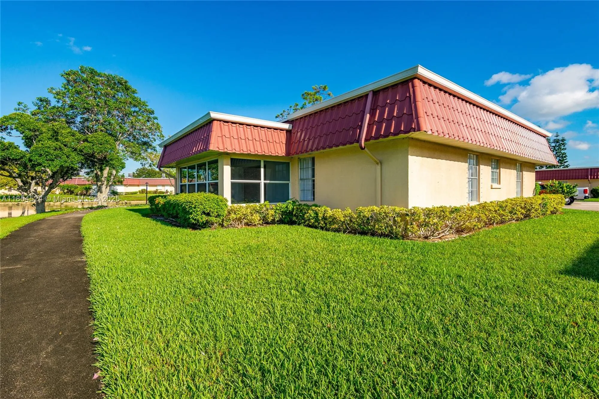 Property Slideshow image 27 of 44 | 604 laconia cir b, Lake Worth, FL, 33467