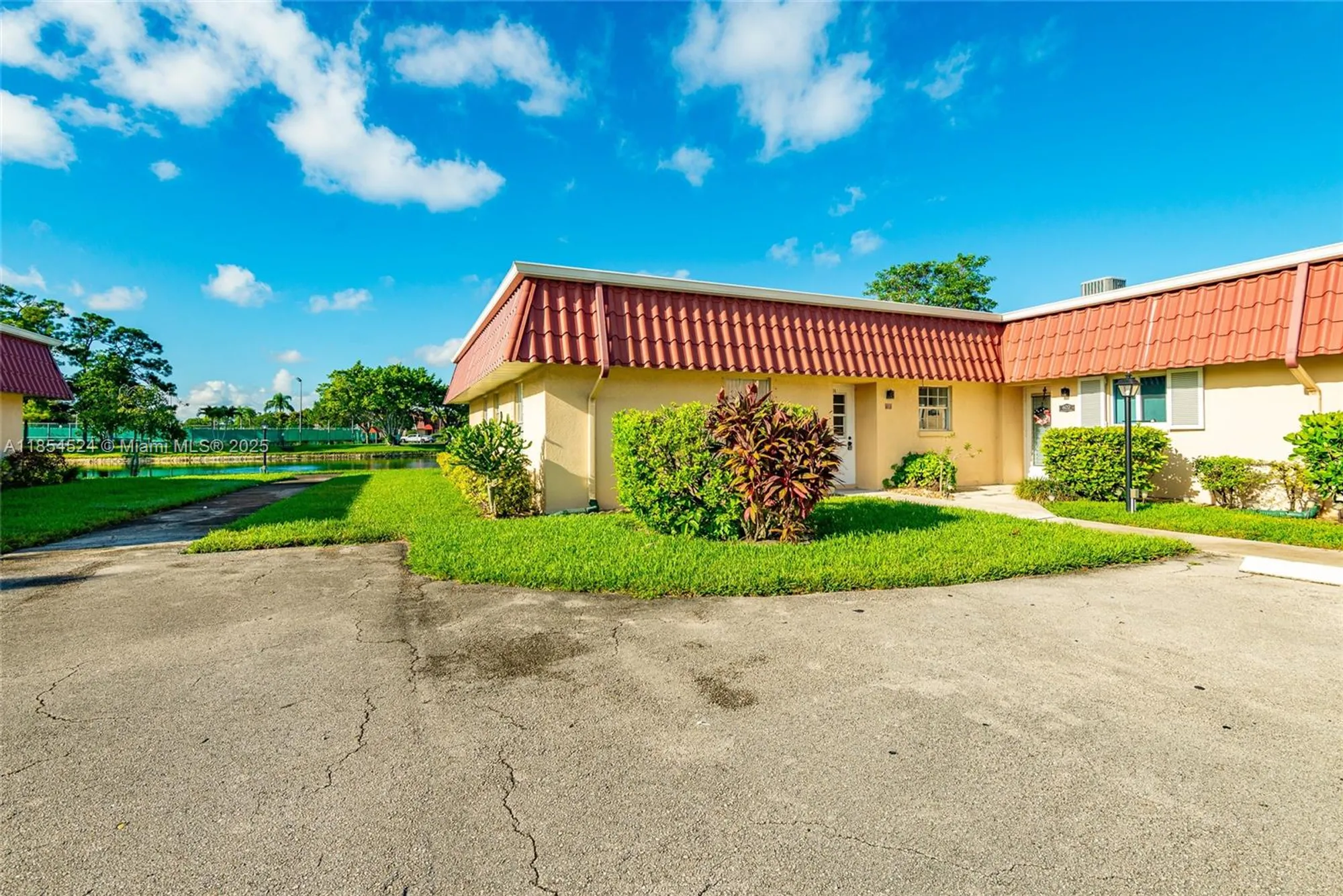 Property Slideshow image 28 of 44 | 604 laconia cir b, Lake Worth, FL, 33467