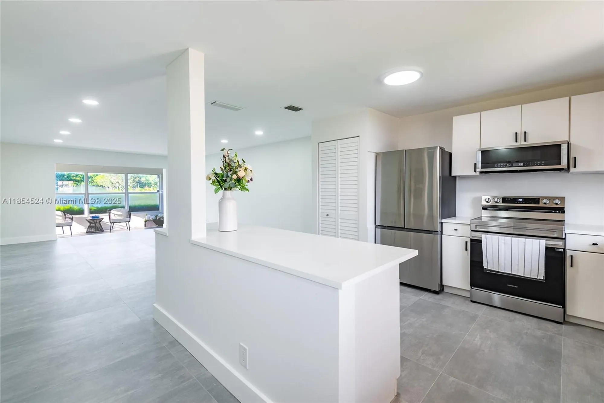 Property Slideshow image 2 of 44 | 604 laconia cir b, Lake Worth, FL, 33467