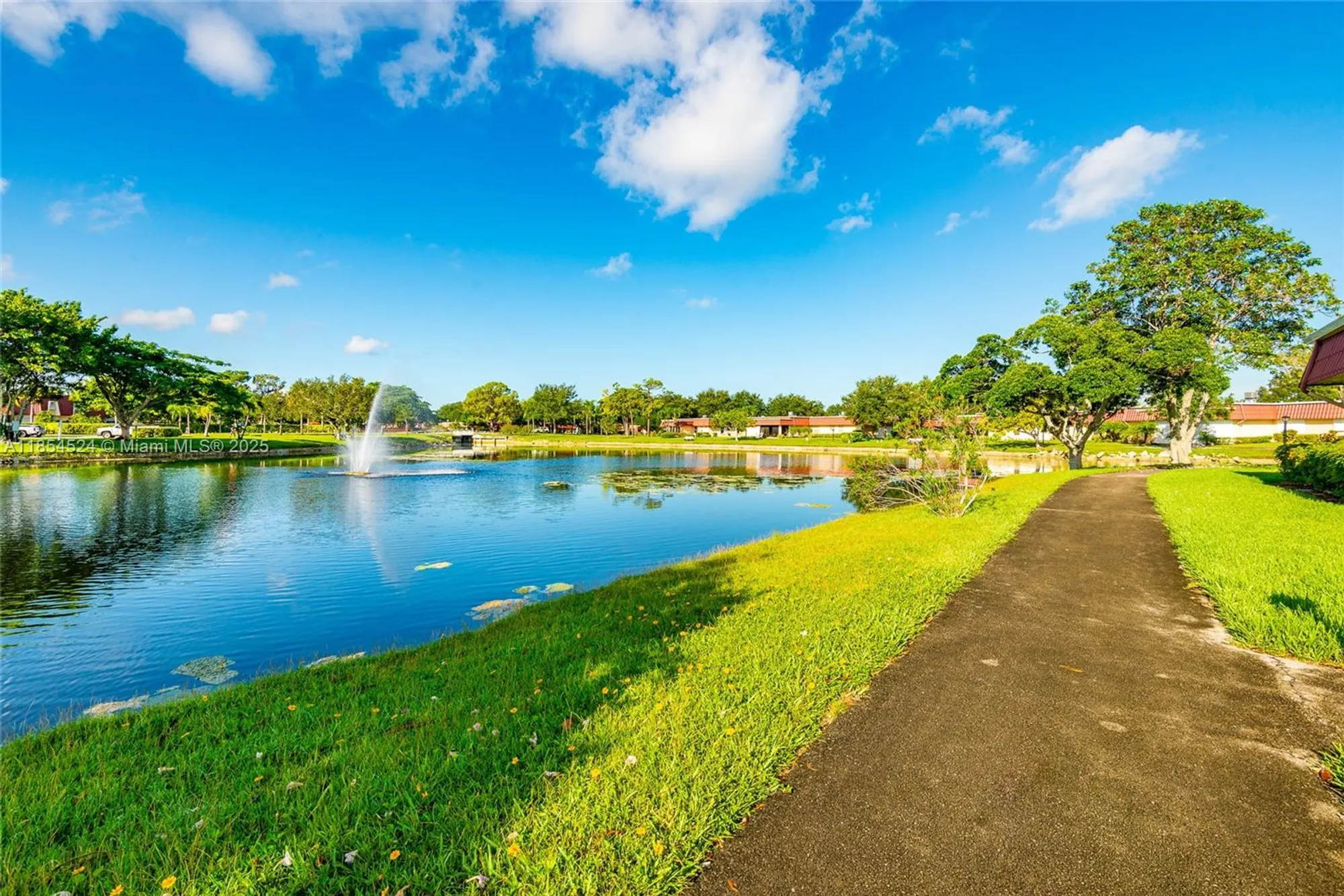 Property Slideshow image 21 of 44 | 604 laconia cir b, Lake Worth, FL, 33467