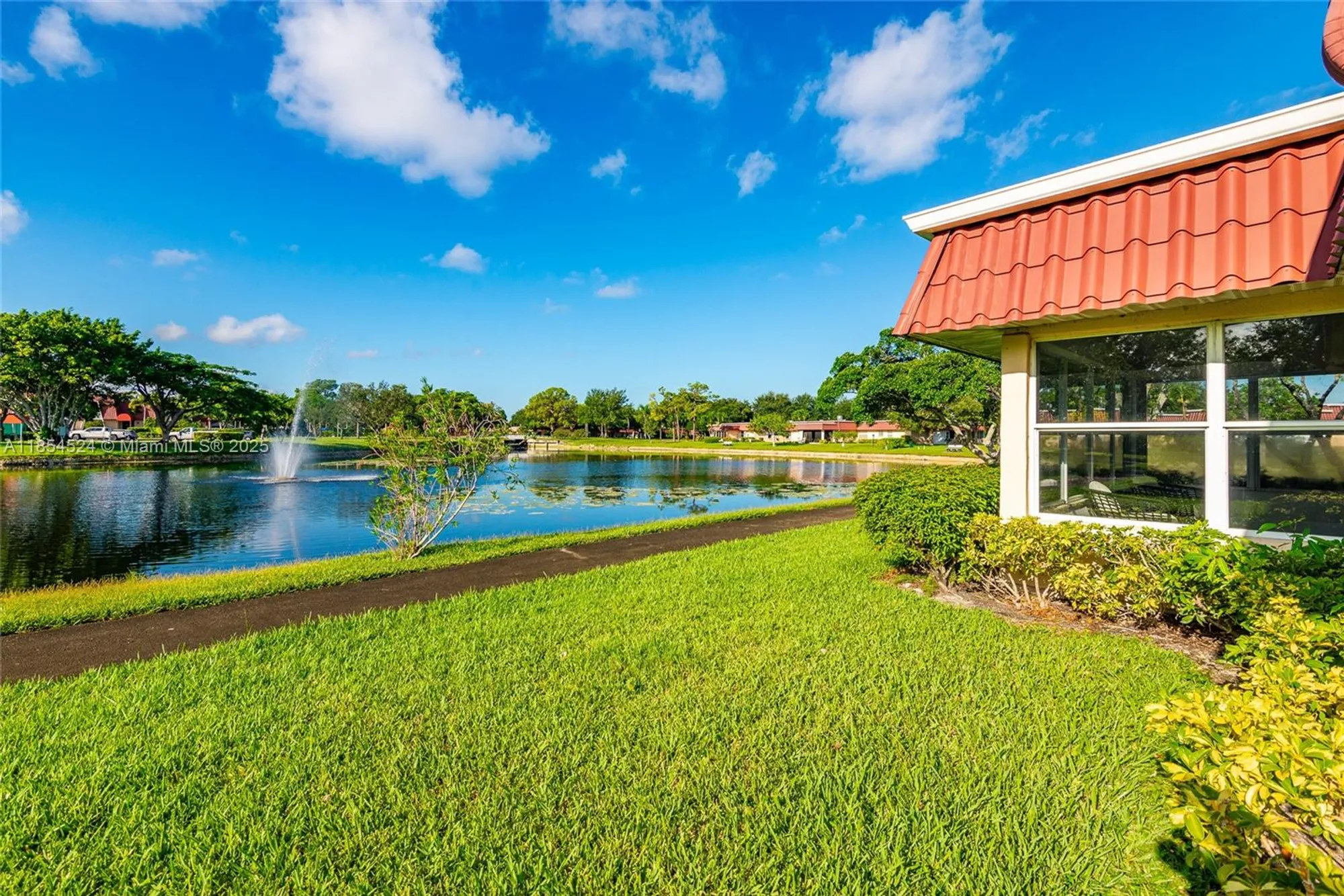 Property Slideshow image 23 of 44 | 604 laconia cir b, Lake Worth, FL, 33467