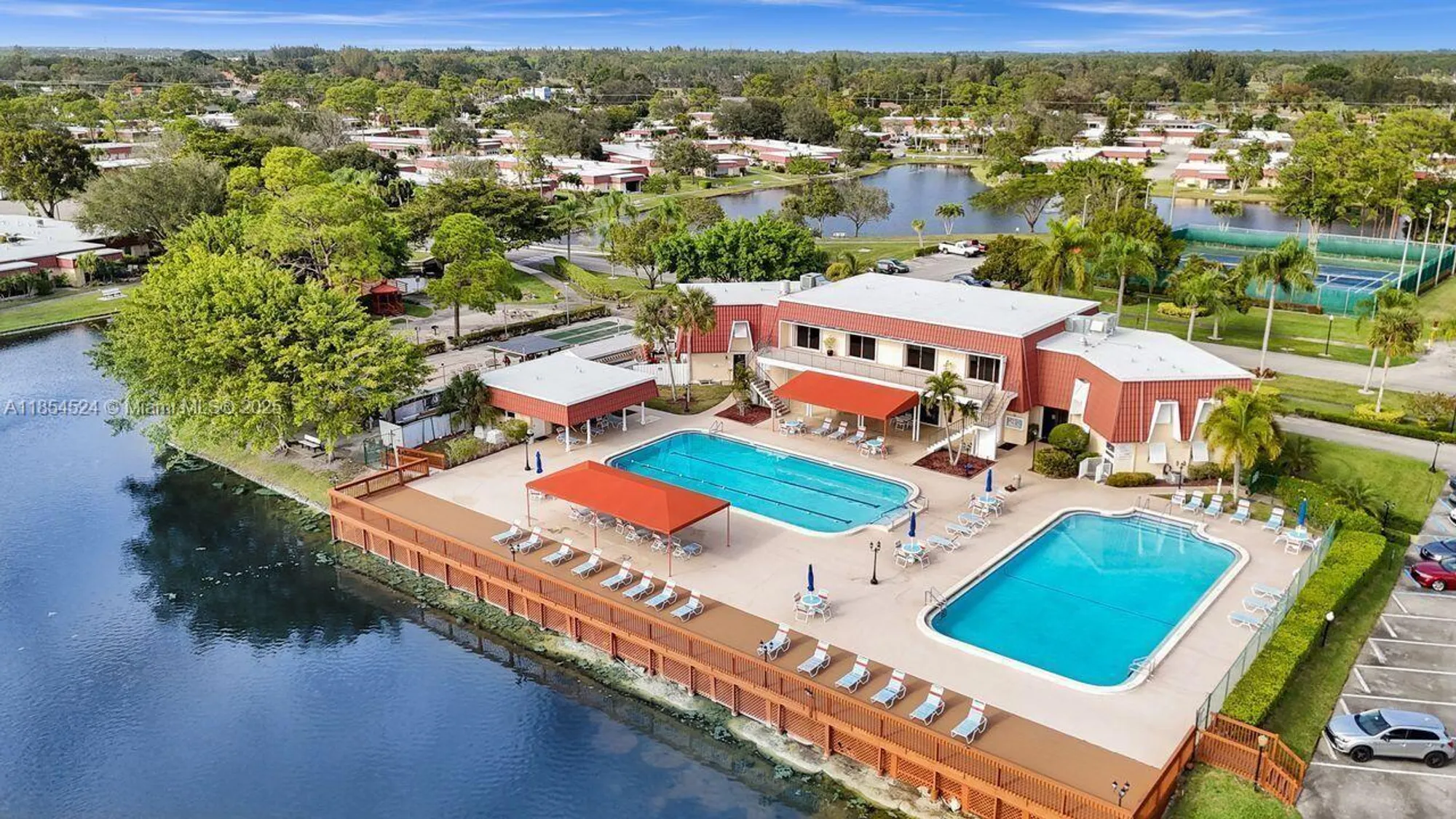 Property Slideshow image 37 of 44 | 604 laconia cir b, Lake Worth, FL, 33467