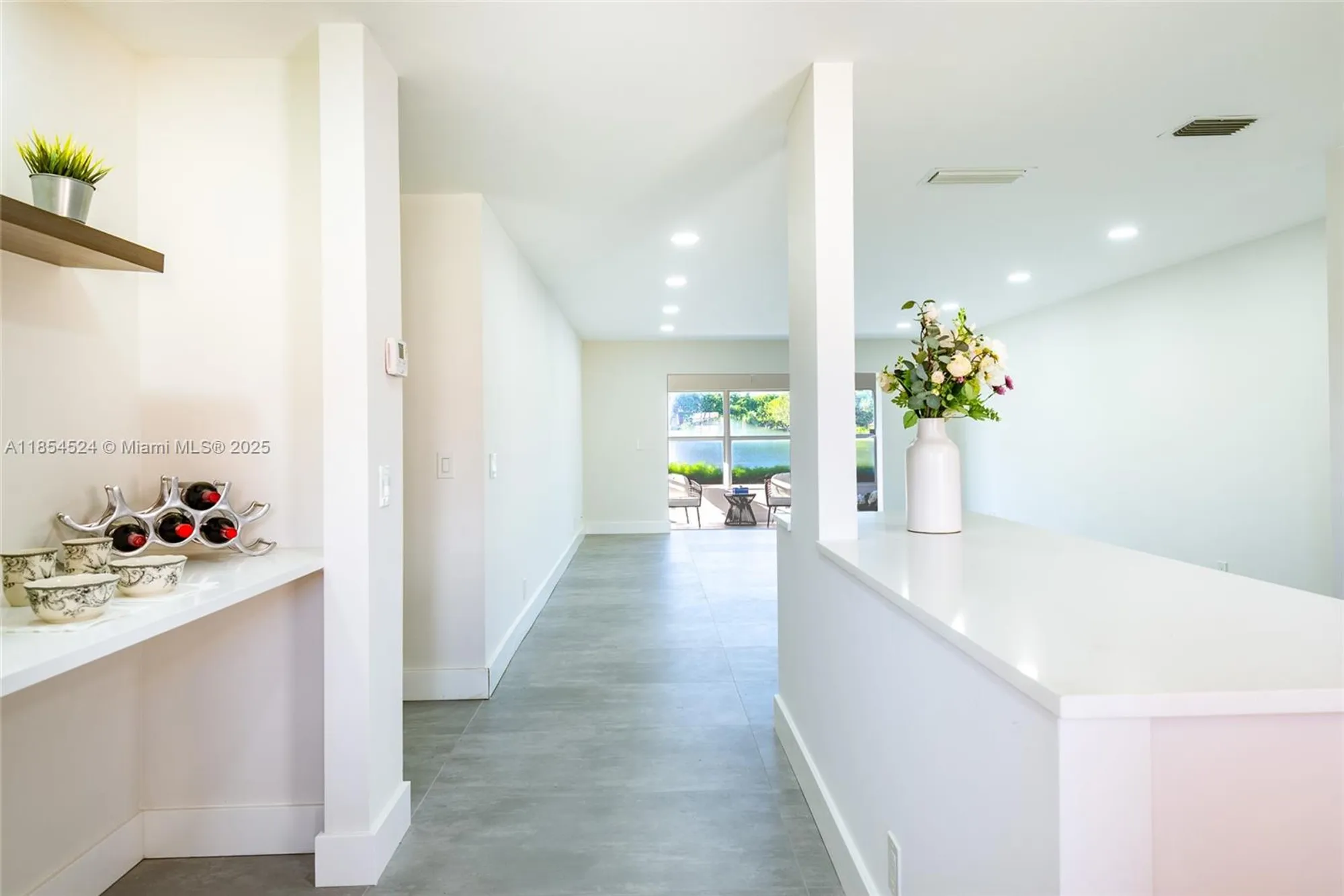 Property Slideshow image 3 of 44 | 604 laconia cir b, Lake Worth, FL, 33467