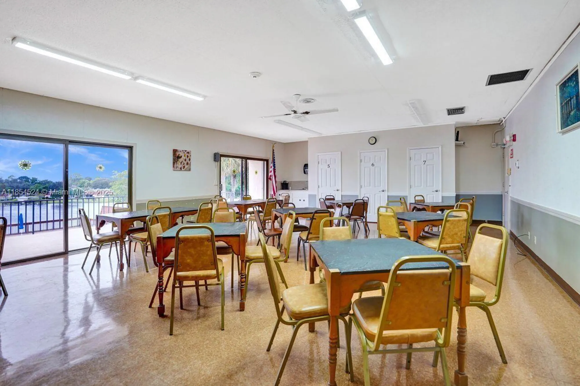 Property Slideshow image 33 of 44 | 604 laconia cir b, Lake Worth, FL, 33467