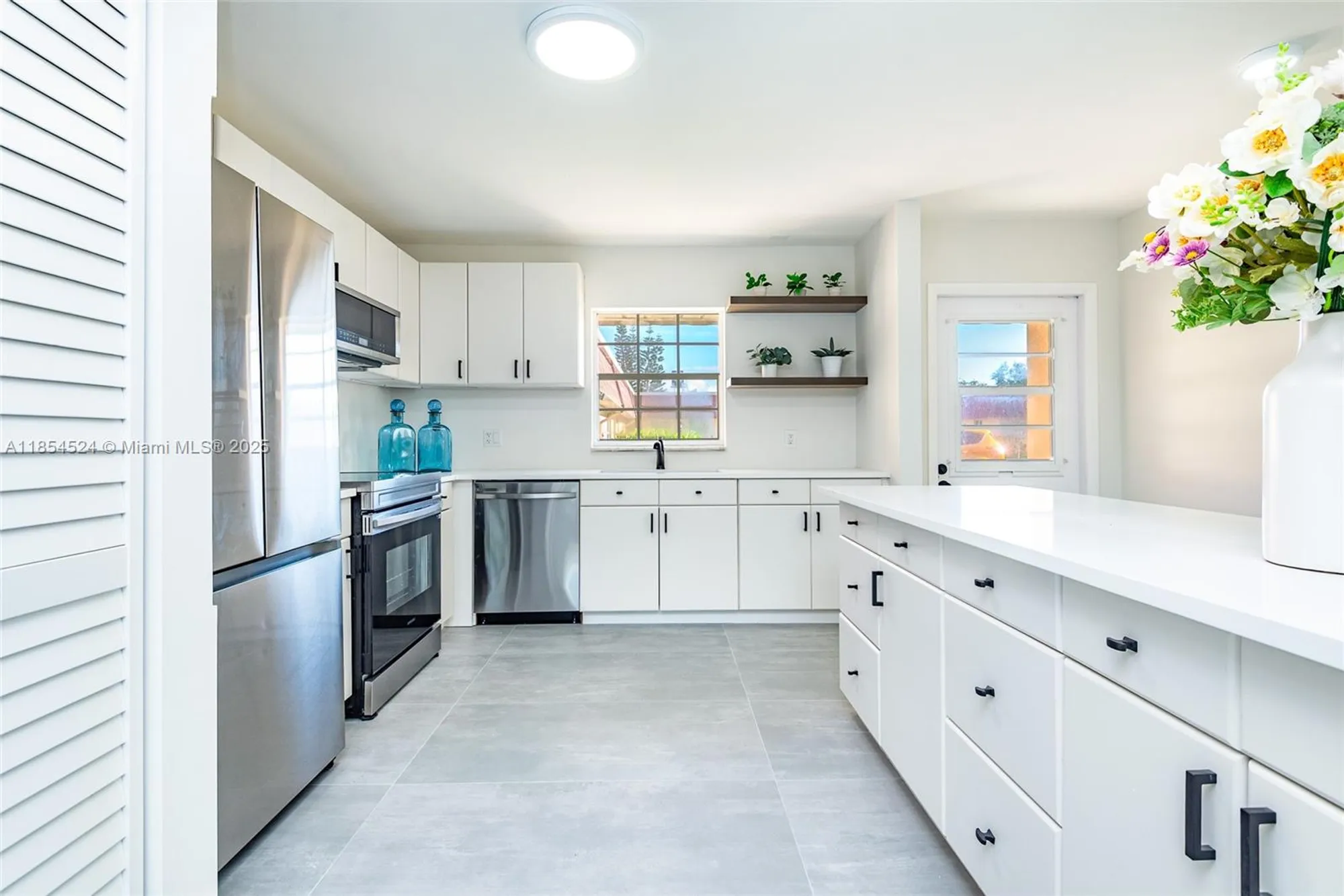 Property Slideshow image 4 of 44 | 604 laconia cir b, Lake Worth, FL, 33467