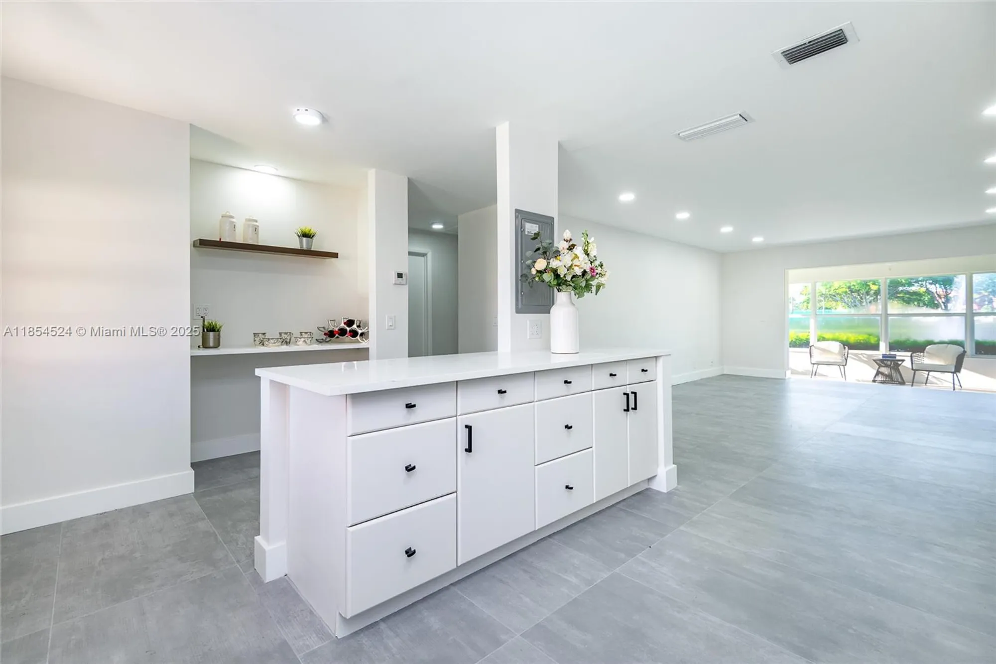 Property Slideshow image 7 of 44 | 604 laconia cir b, Lake Worth, FL, 33467