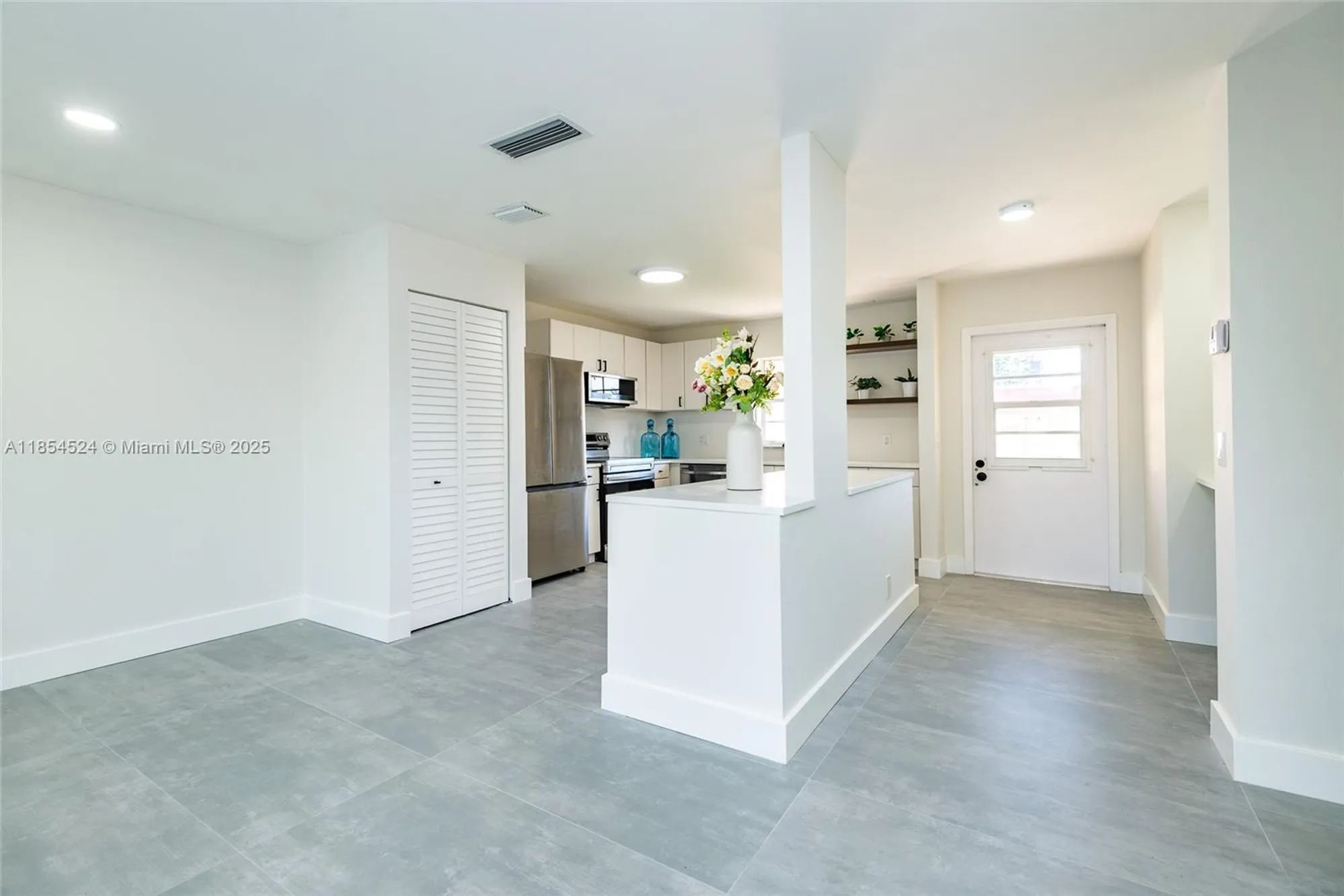 Property Slideshow image 8 of 44 | 604 laconia cir b, Lake Worth, FL, 33467