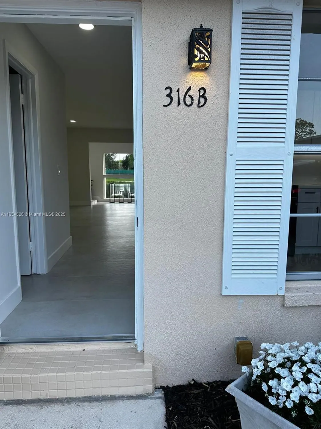 Property Slideshow image 23 of 38 | 316 cape cod cir b, Lake Worth, FL, 33467