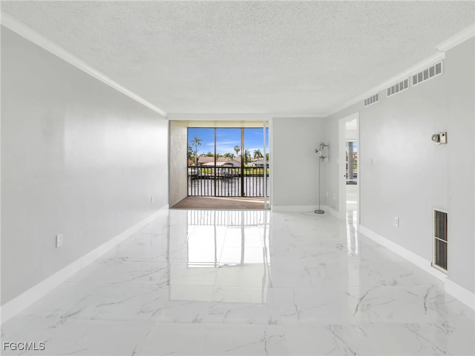 Property Slideshow image 20 of 28 | 4280 se 20th pl 207, Cape Coral, FL, 33904