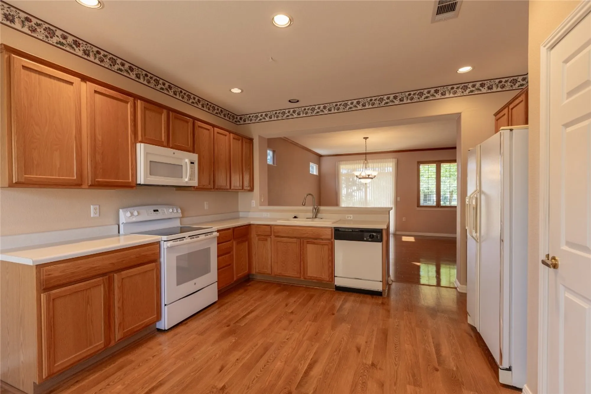 Property Slideshow image 14 of 30 | 117 dewberry dr, Georgetown, TX, 78633