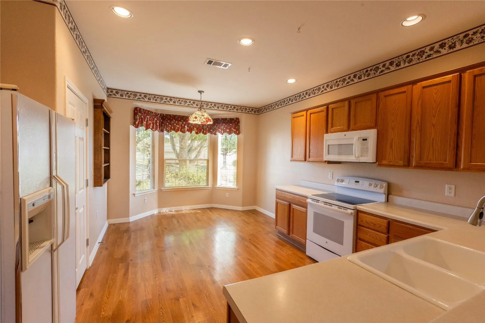 Property Slideshow image 16 of 30 | 117 dewberry dr, Georgetown, TX, 78633