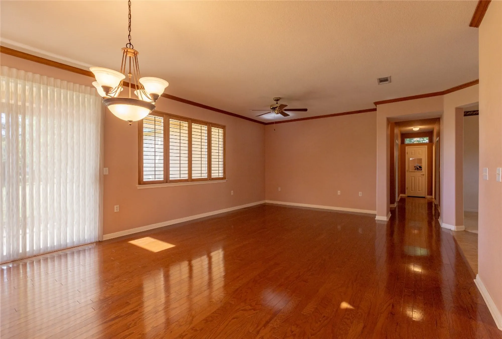 Property Slideshow image 8 of 30 | 117 dewberry dr, Georgetown, TX, 78633