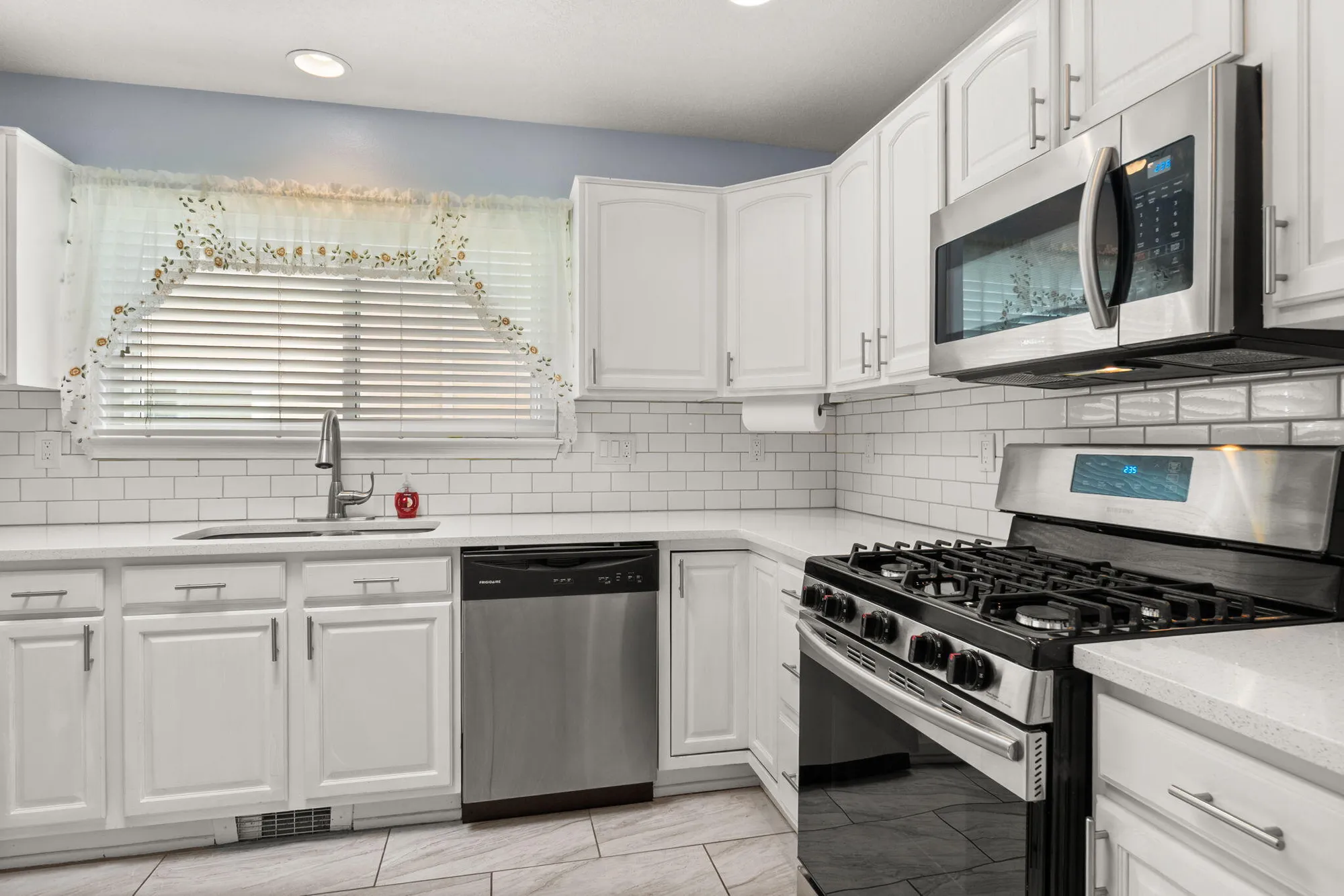 Property Slideshow image 10 of 46 | 3404 esplanade pl, Rio Rancho, NM, 87124