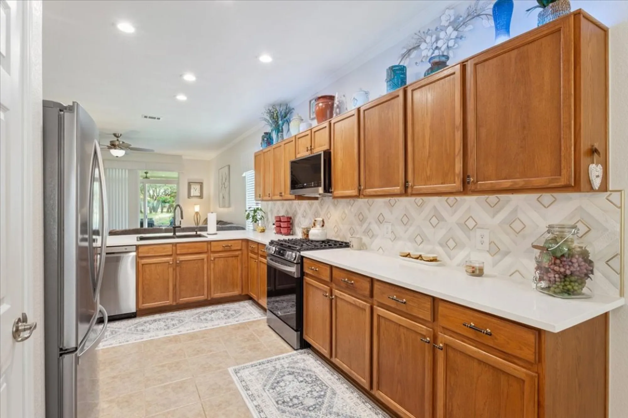 Property Slideshow image 11 of 26 | 812 prairie grass ln, Georgetown, TX, 78633