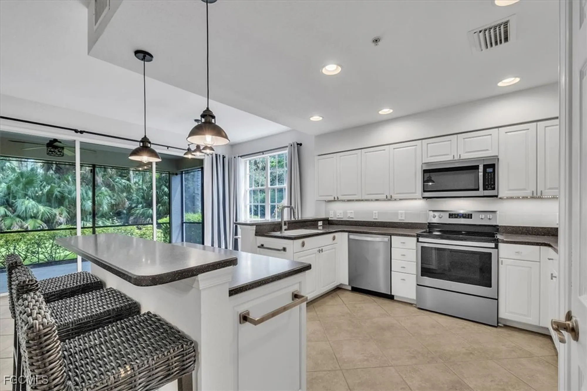 Property Slideshow image 14 of 48 | 13121 pebblebrook point cir 102, Fort Myers, FL, 33905