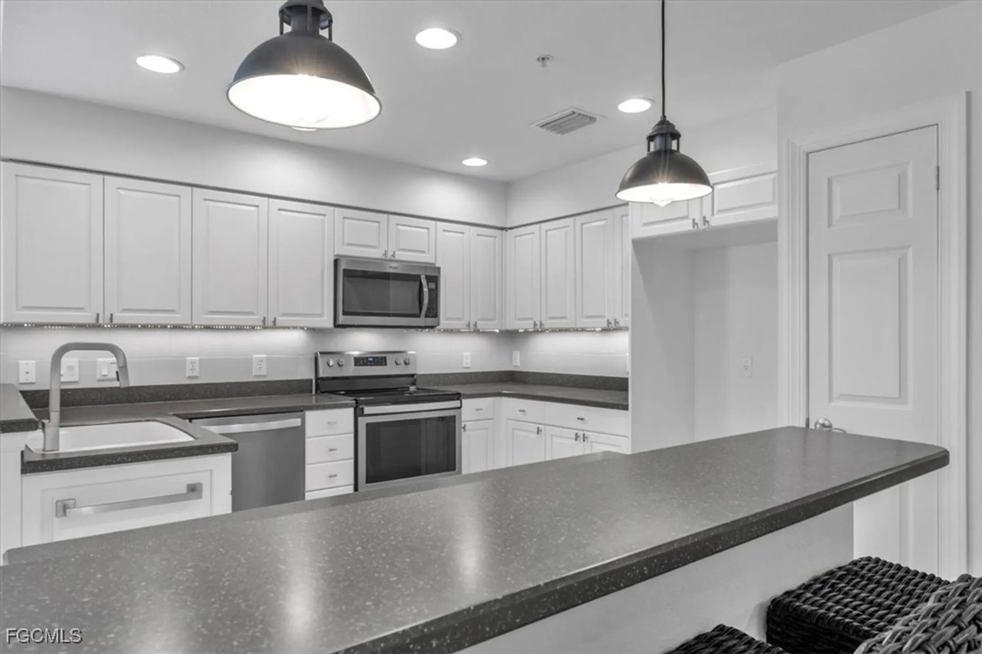 Property Slideshow image 12 of 48 | 13121 pebblebrook point cir 102, Fort Myers, FL, 33905
