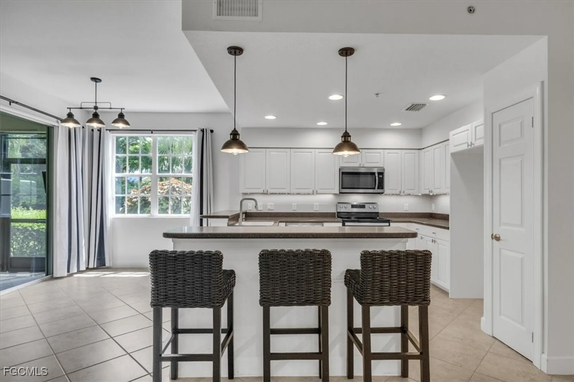 Property Slideshow image 13 of 48 | 13121 pebblebrook point cir 102, Fort Myers, FL, 33905