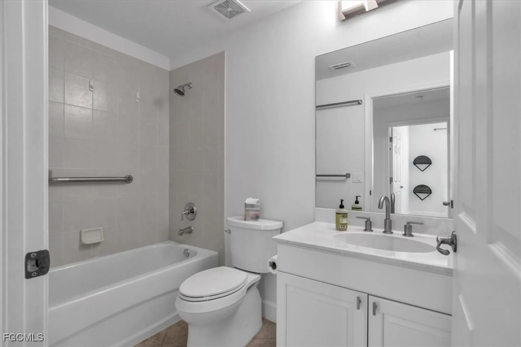 Property Slideshow image 32 of 48 | 13121 pebblebrook point cir 102, Fort Myers, FL, 33905
