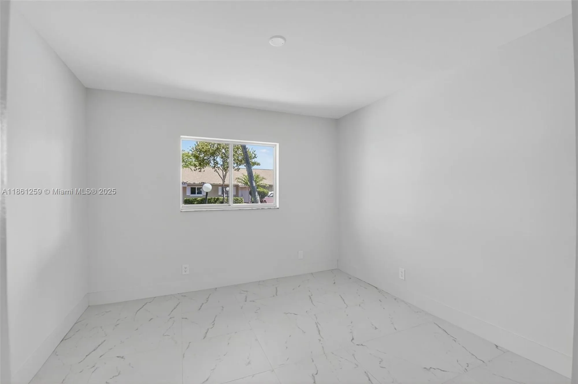 Property Slideshow image 13 of 41 | 8840 rheims rd, Boca Raton, FL, 33496
