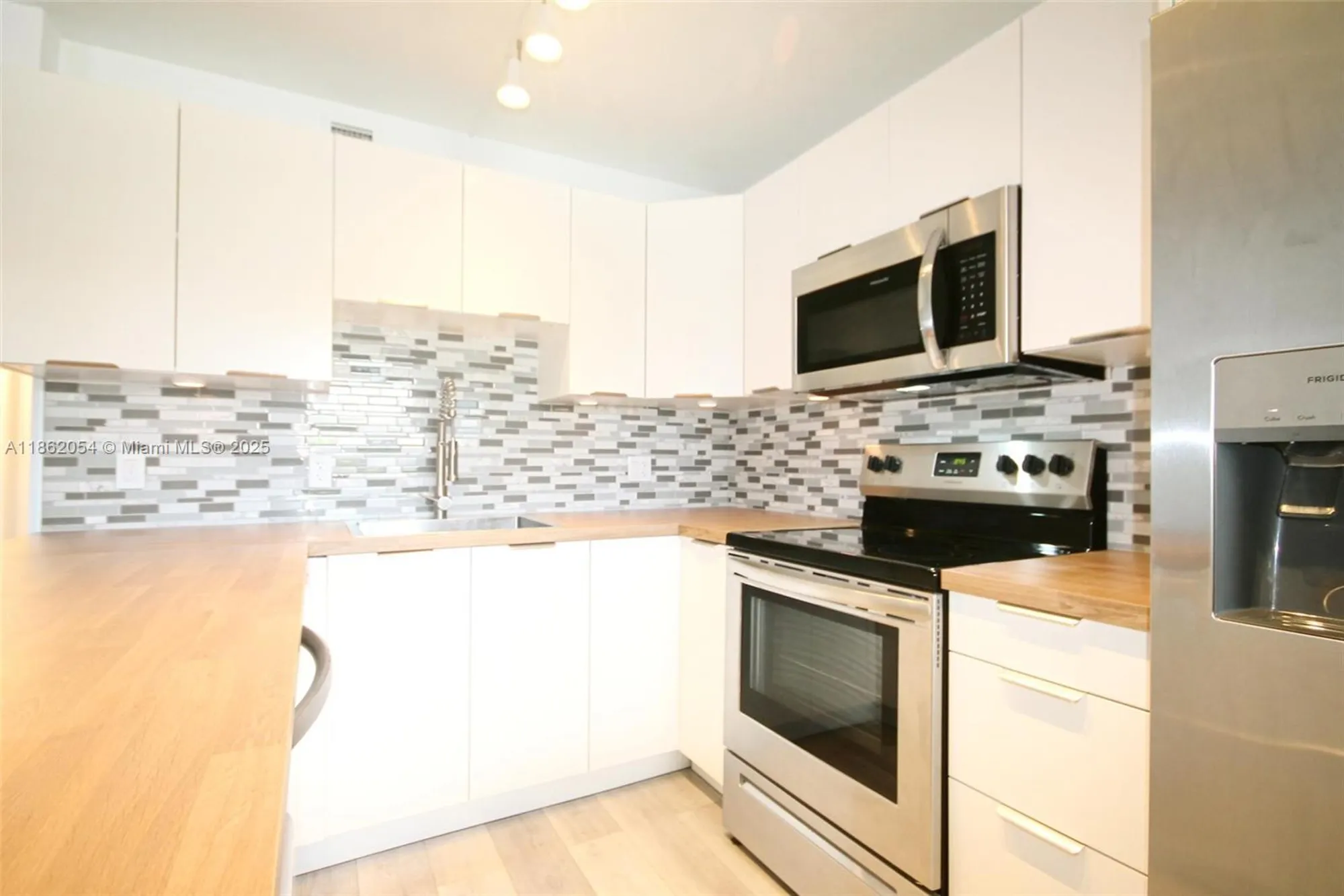 Property Slideshow image 7 of 31 | 301 sw 135th ave 113c, Pembroke Pines, FL, 33027