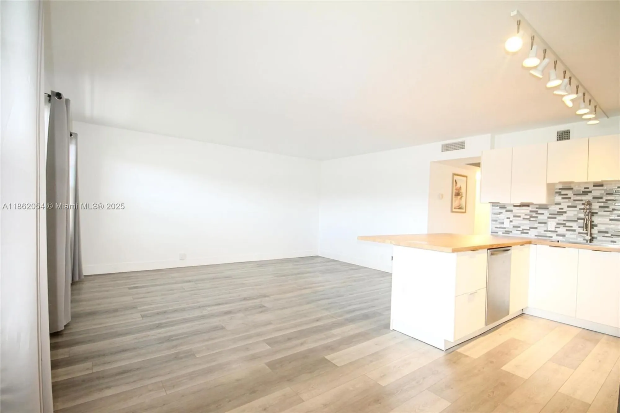 Property Slideshow image 9 of 31 | 301 sw 135th ave 113c, Pembroke Pines, FL, 33027