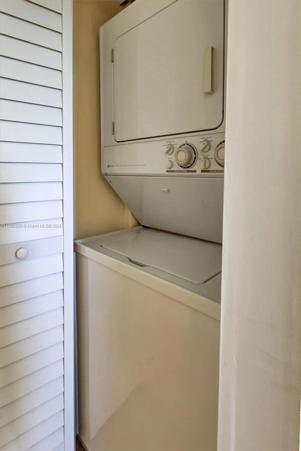 Property Slideshow image 14 of 32 | 5860 nw 44th st 214, Lauderhill, FL, 33319