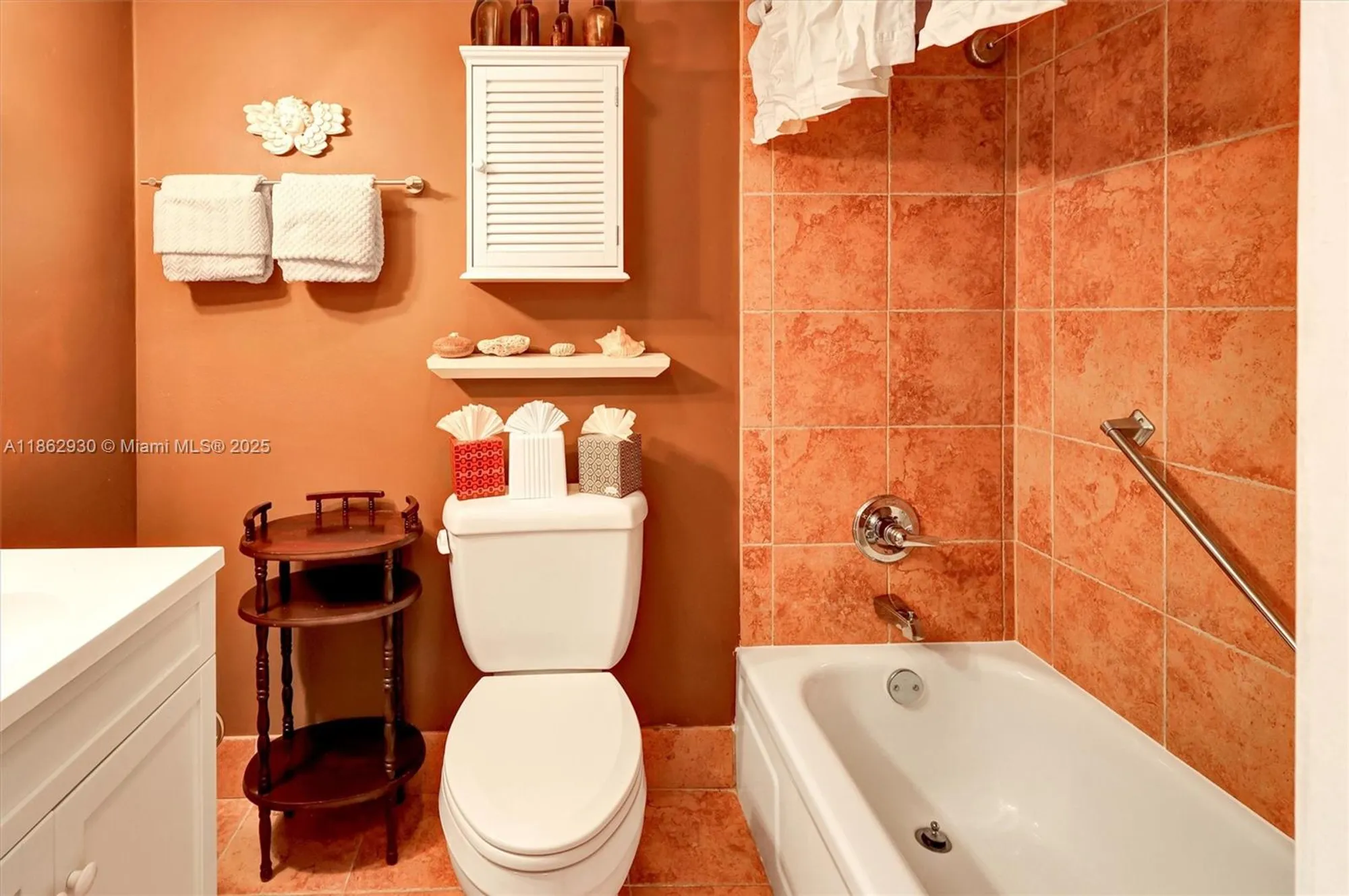 Property Slideshow image 10 of 32 | 5860 nw 44th st 214, Lauderhill, FL, 33319