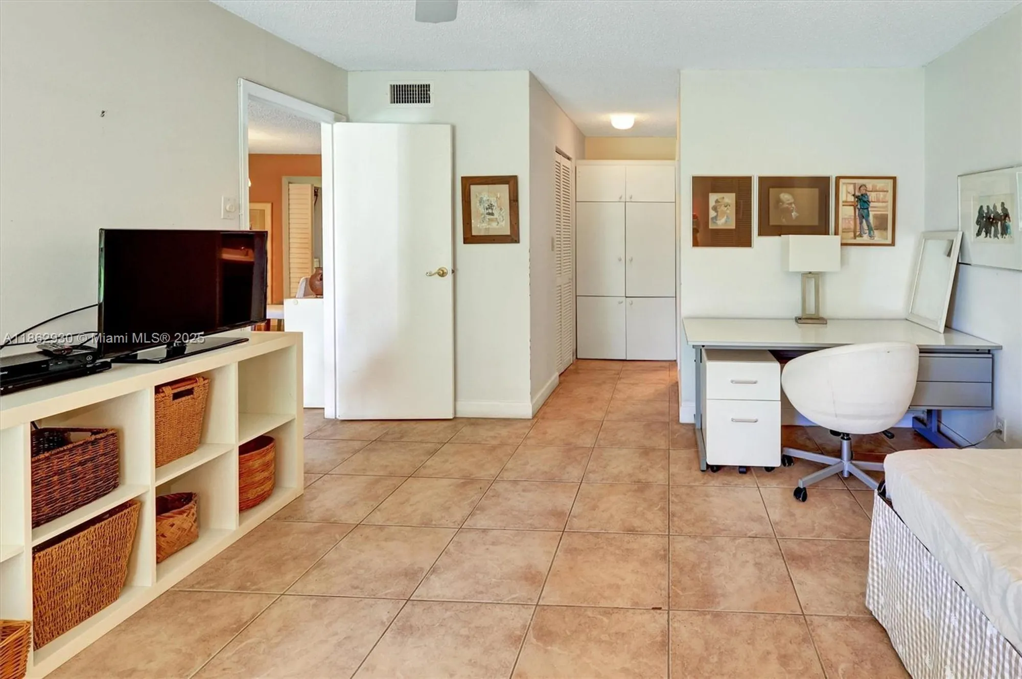 Property Slideshow image 8 of 32 | 5860 nw 44th st 214, Lauderhill, FL, 33319
