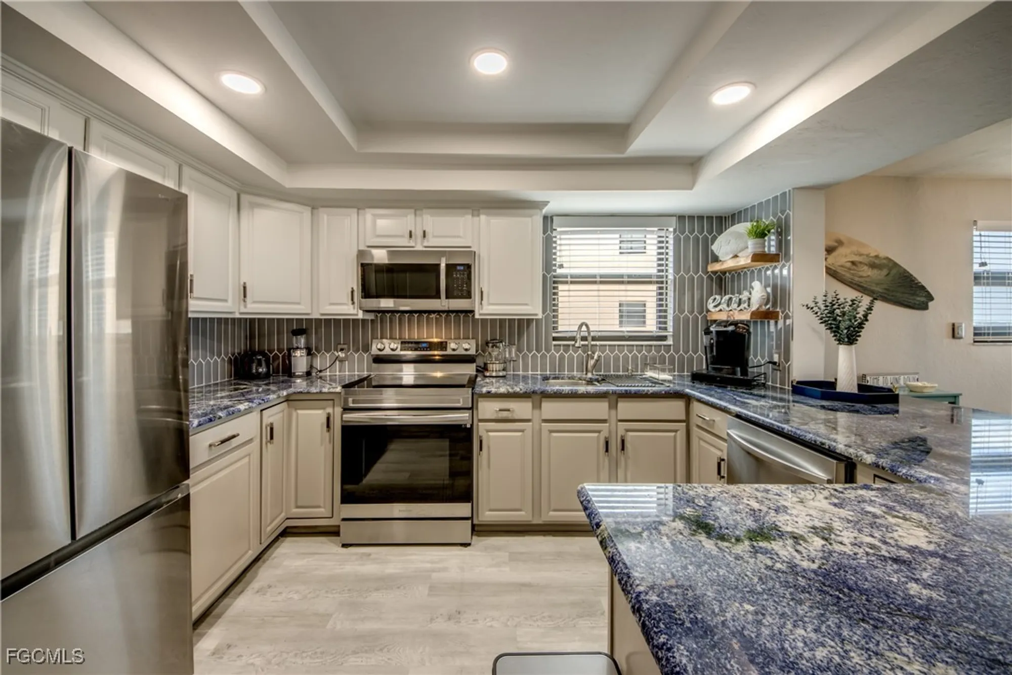 Property Slideshow image 11 of 49 | 4260 se 20th pl 701, Cape Coral, FL, 33904