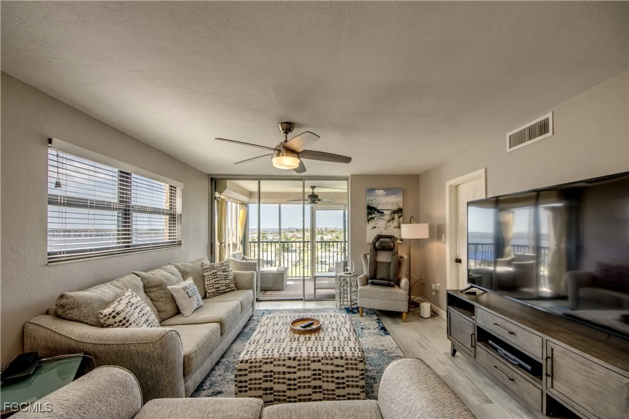 Property Slideshow image 20 of 49 | 4260 se 20th pl 701, Cape Coral, FL, 33904