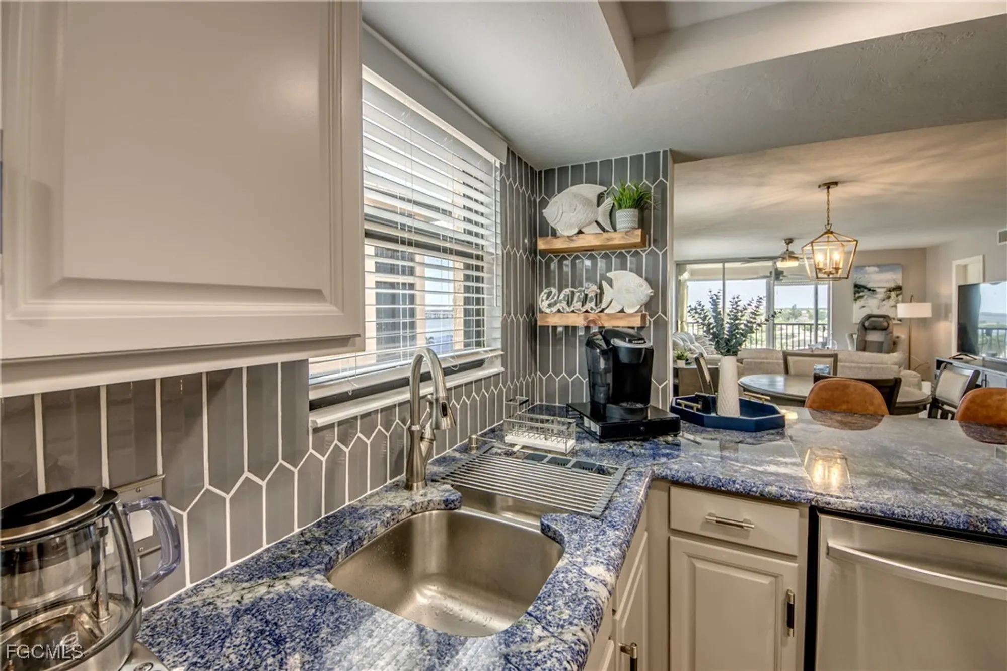 Property Slideshow image 8 of 49 | 4260 se 20th pl 701, Cape Coral, FL, 33904