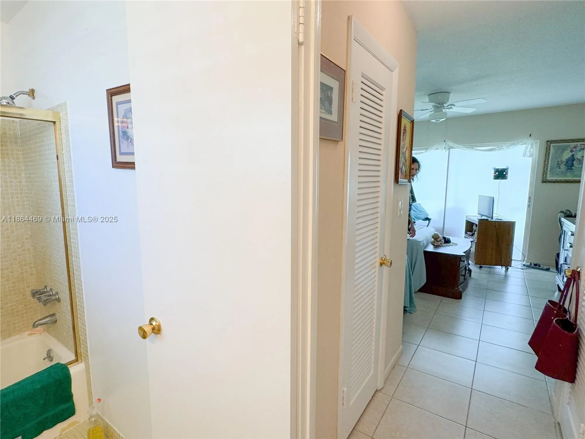 Property Slideshow image 17 of 50 | 2300 park ln apt 105, Hollywood, FL, 33021