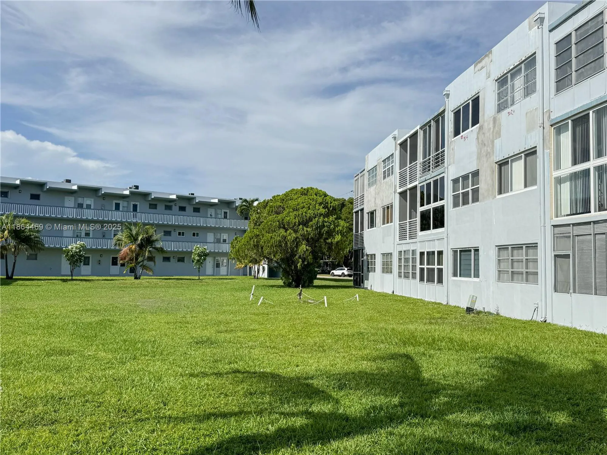 Property Slideshow image 19 of 50 | 2300 park ln apt 105, Hollywood, FL, 33021