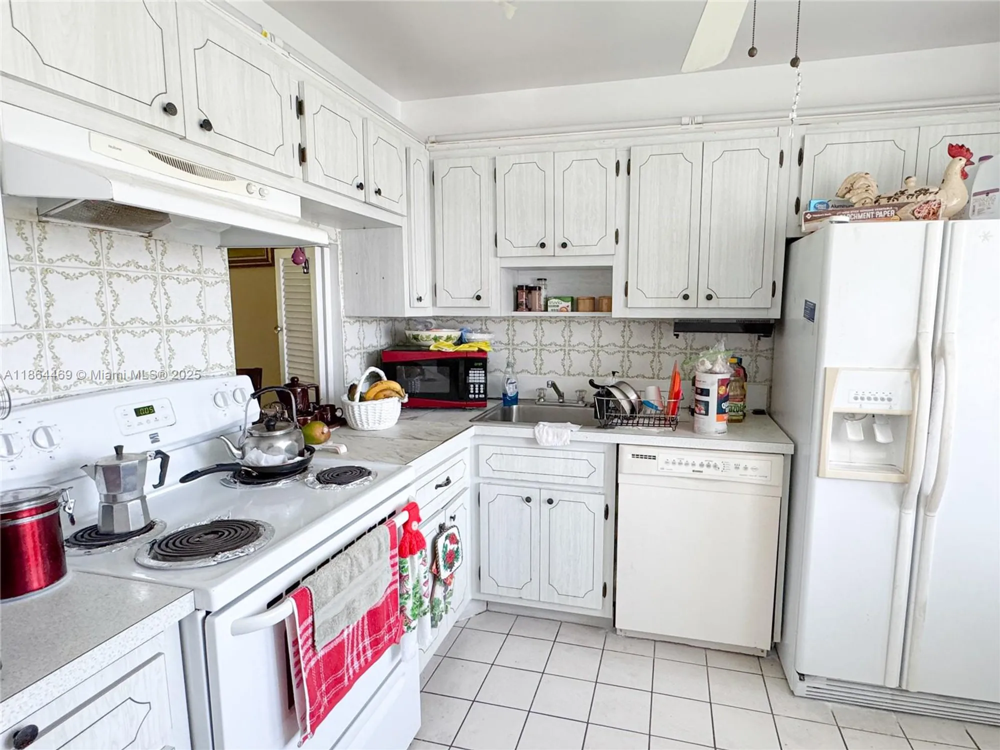 Property Slideshow image 11 of 50 | 2300 park ln apt 105, Hollywood, FL, 33021