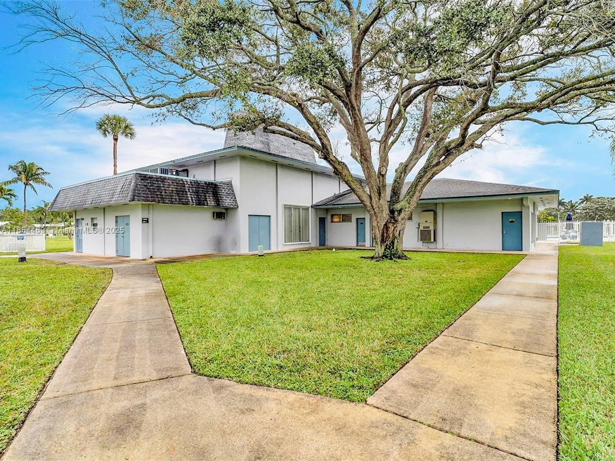 Property Slideshow image 26 of 50 | 2300 park ln apt 105, Hollywood, FL, 33021