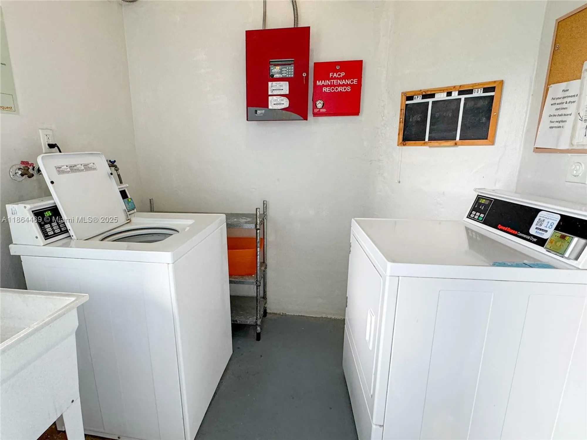 Property Slideshow image 22 of 50 | 2300 park ln apt 105, Hollywood, FL, 33021