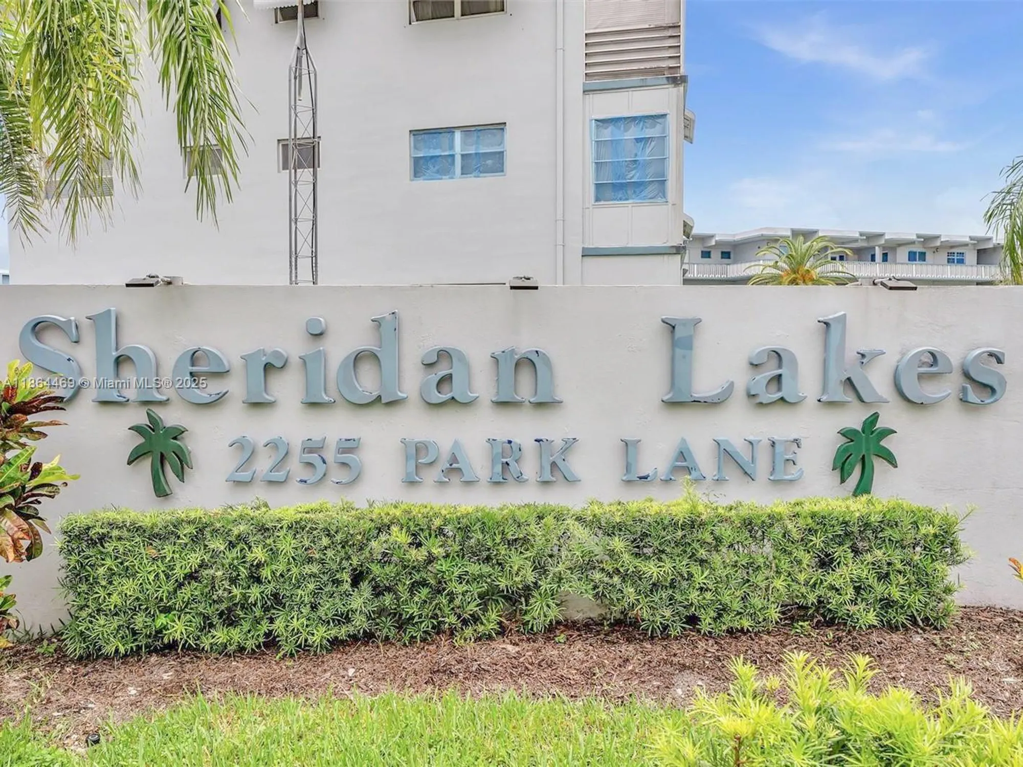 Property Slideshow image 3 of 50 | 2300 park ln apt 105, Hollywood, FL, 33021