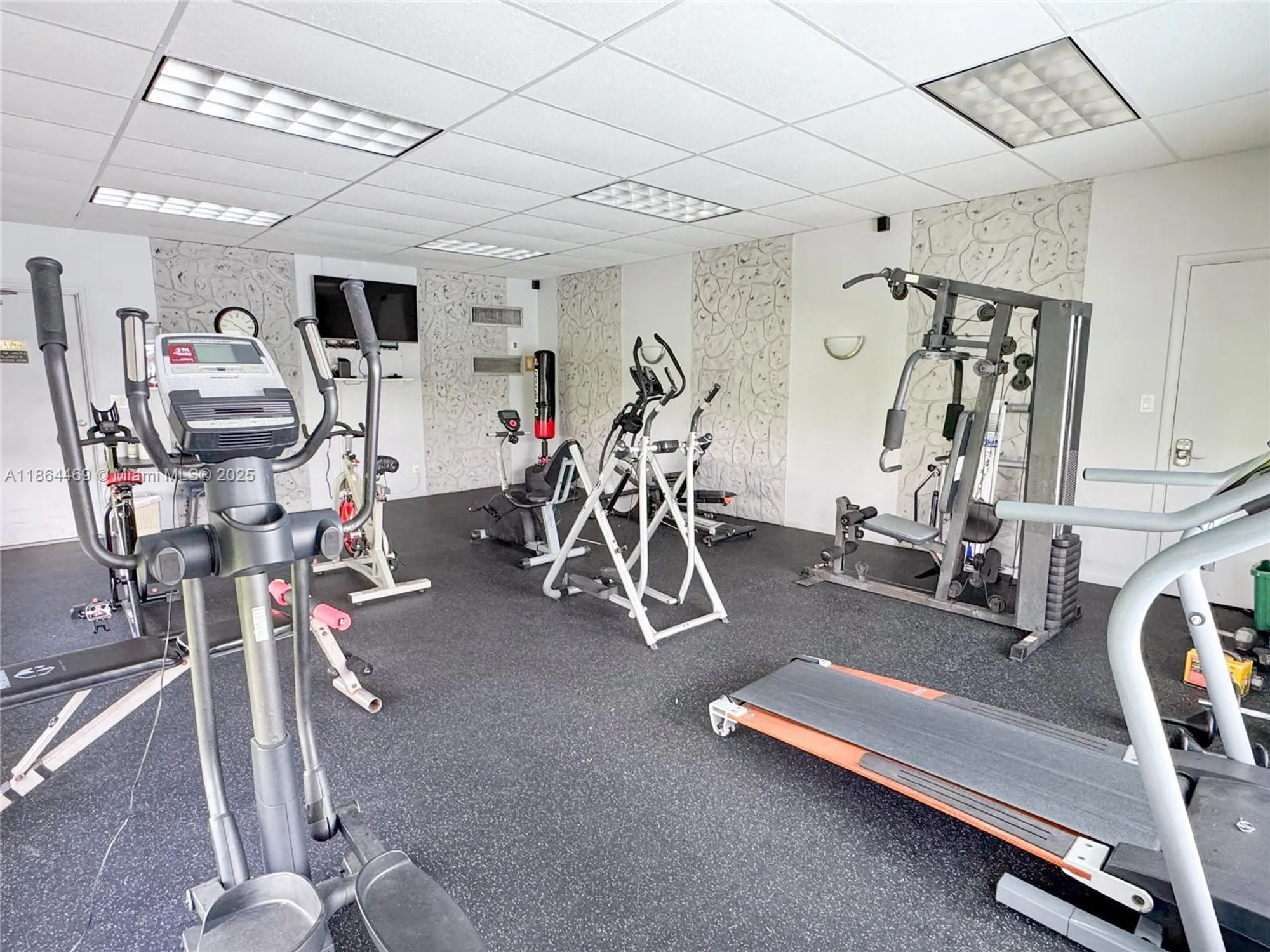 Property Slideshow image 31 of 50 | 2300 park ln apt 105, Hollywood, FL, 33021