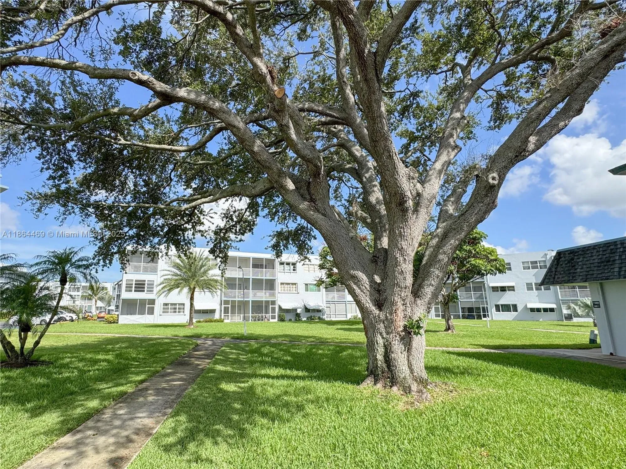 Property Slideshow image 40 of 50 | 2300 park ln apt 105, Hollywood, FL, 33021