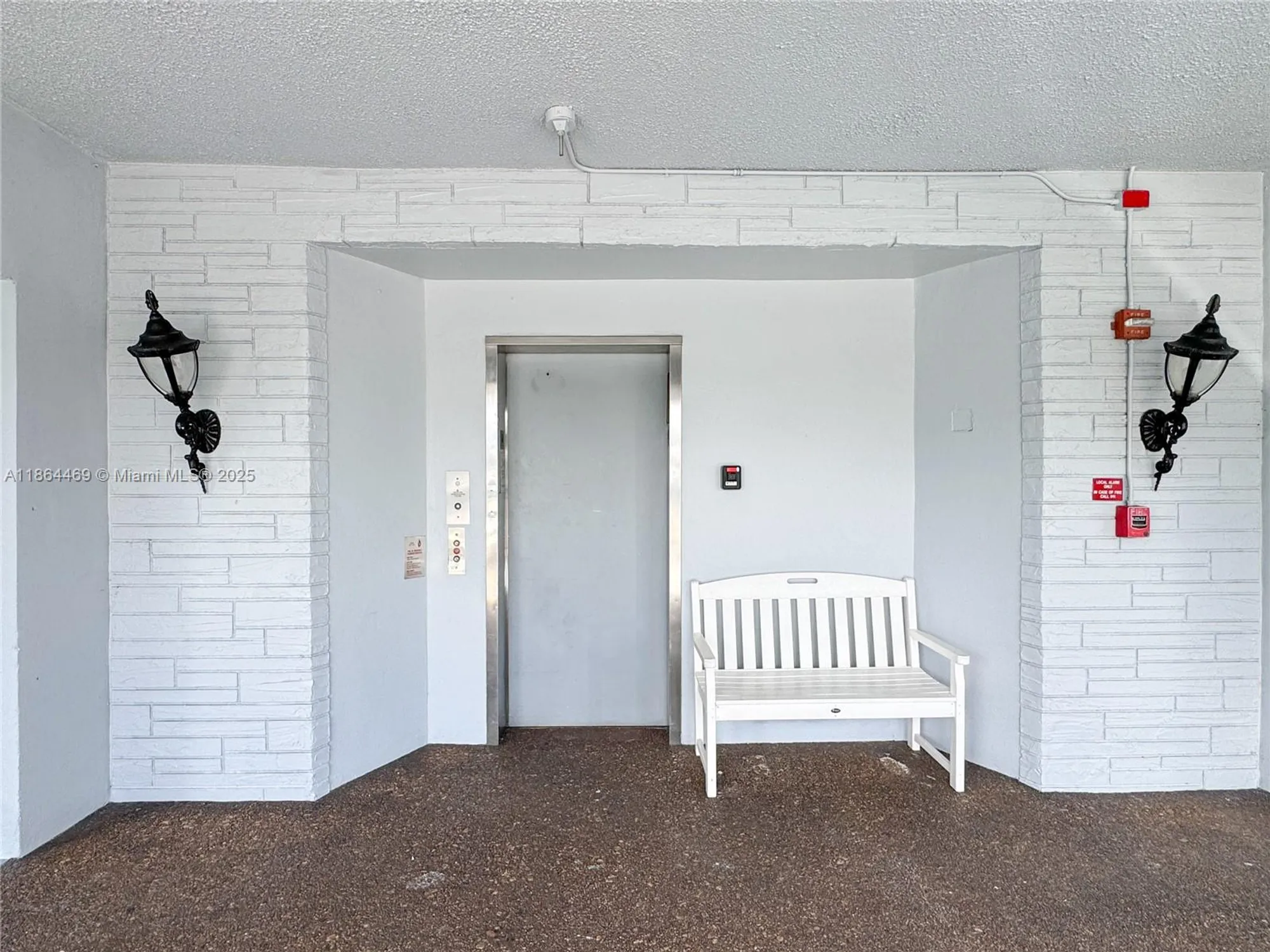 Property Slideshow image 5 of 50 | 2300 park ln apt 105, Hollywood, FL, 33021