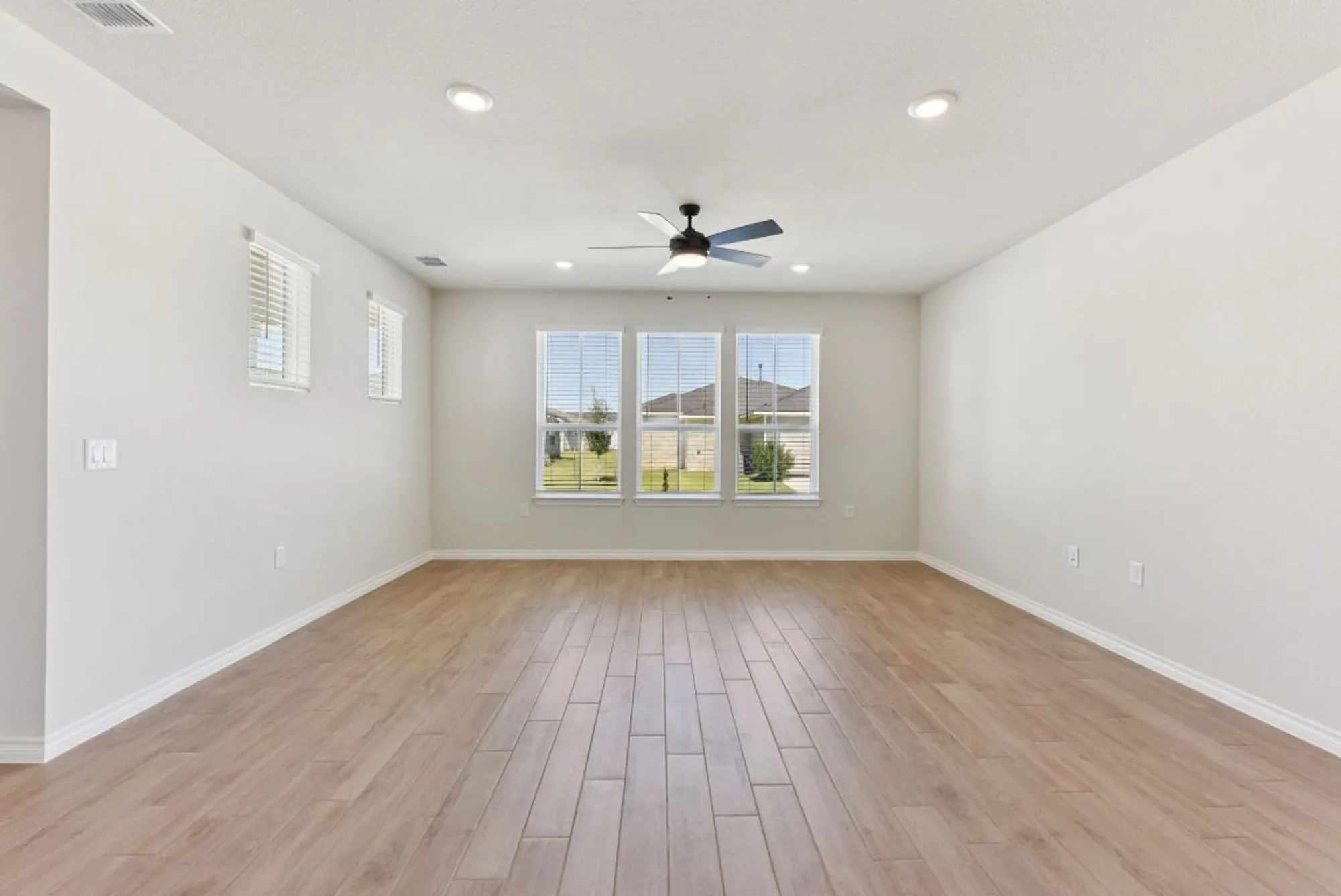 Property Slideshow image 4 of 33 | 105 antoinette way unit 102, San Marcos, TX, 78666