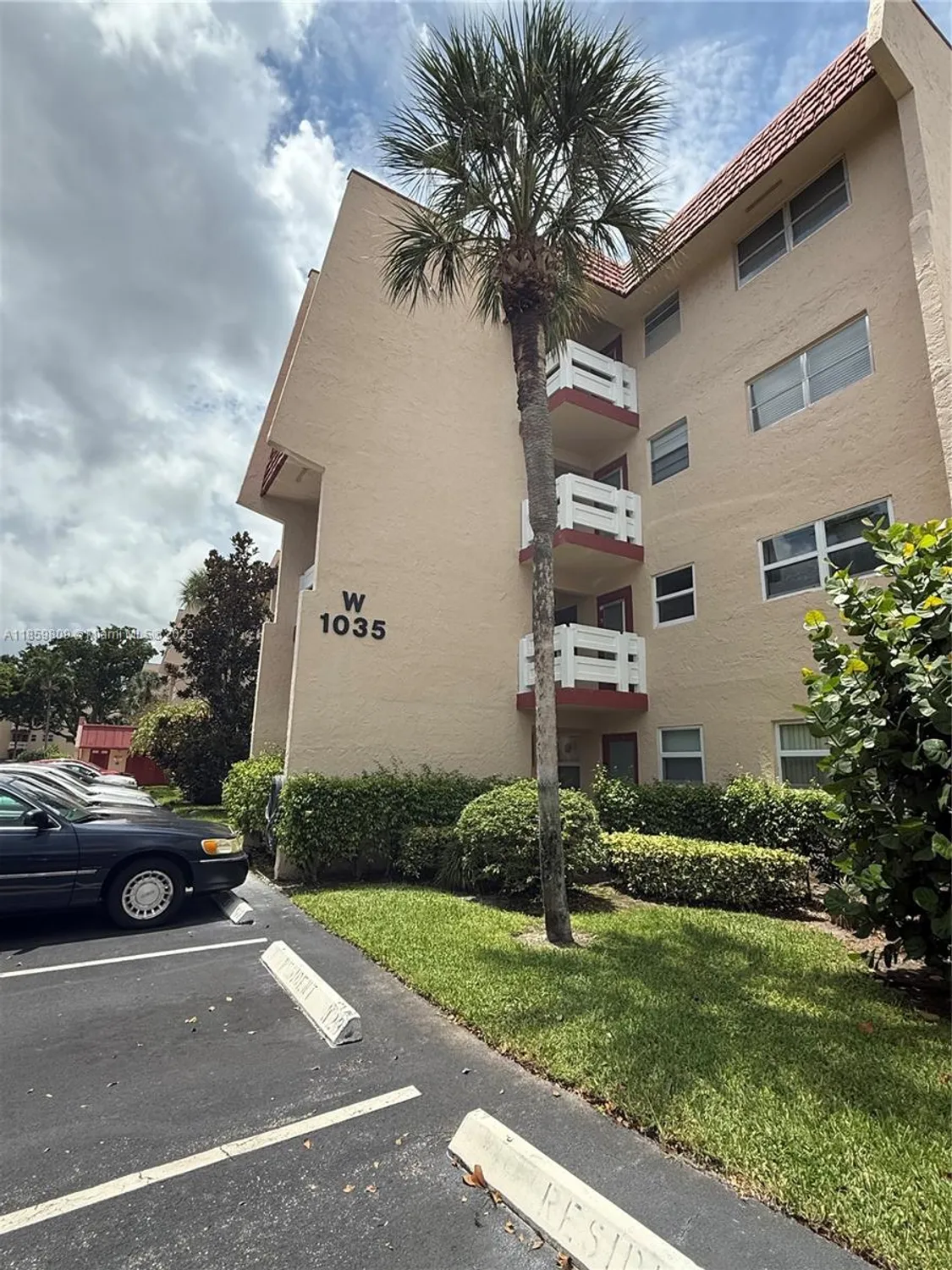 Property Slideshow image 4 of 22 | 1035 country club dr 208, Margate, FL, 33063