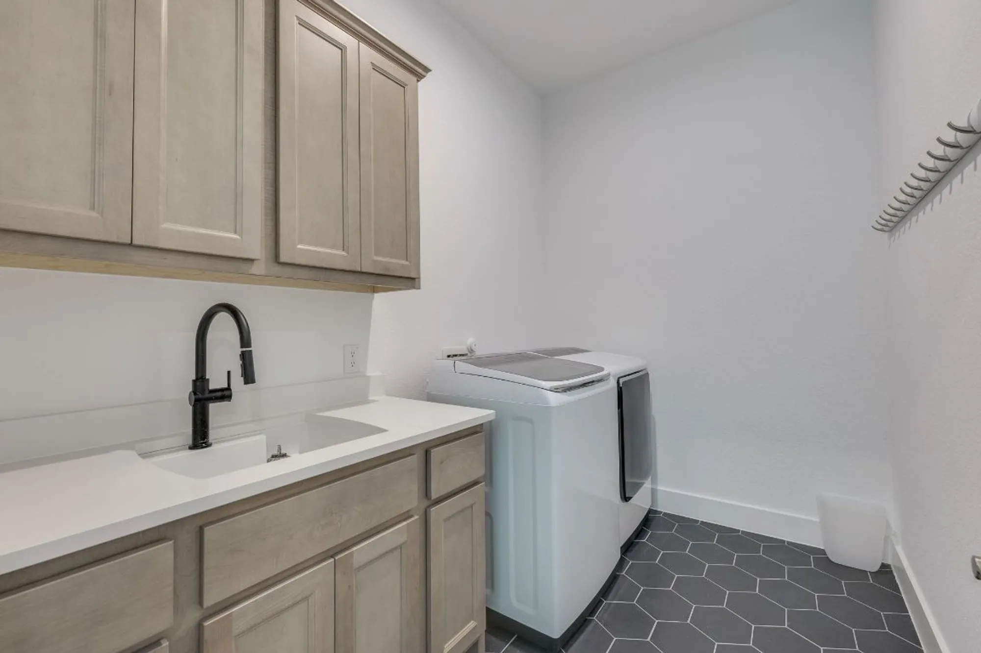 Property Slideshow image 19 of 40 | 508 alava way, Liberty Hill, TX, 78642